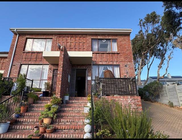 3 BEDROOM PROPERTY TO RENT IN FISH HOEK